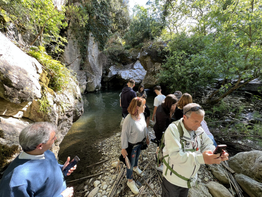 Attività sul fiume Manca Miccini - Fiumelato con il prof. Castellese e Giorgio De Simone del WWF