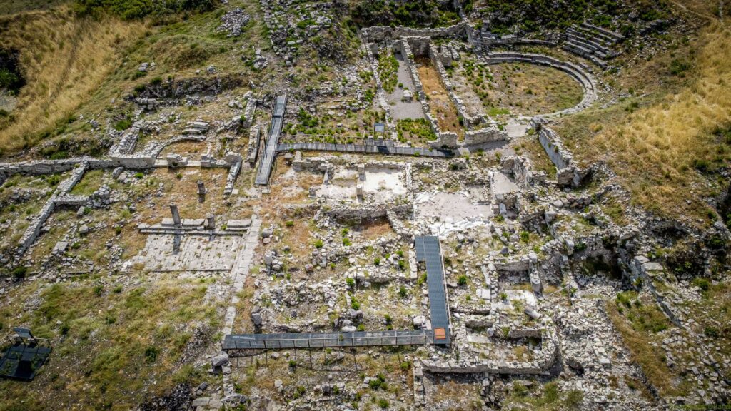 Monte Iato, Area Archeologica - Agorà e Teatro