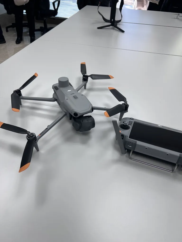 Drone con radiocomando nel laboratorio di Topografia e Geomatica del CAT