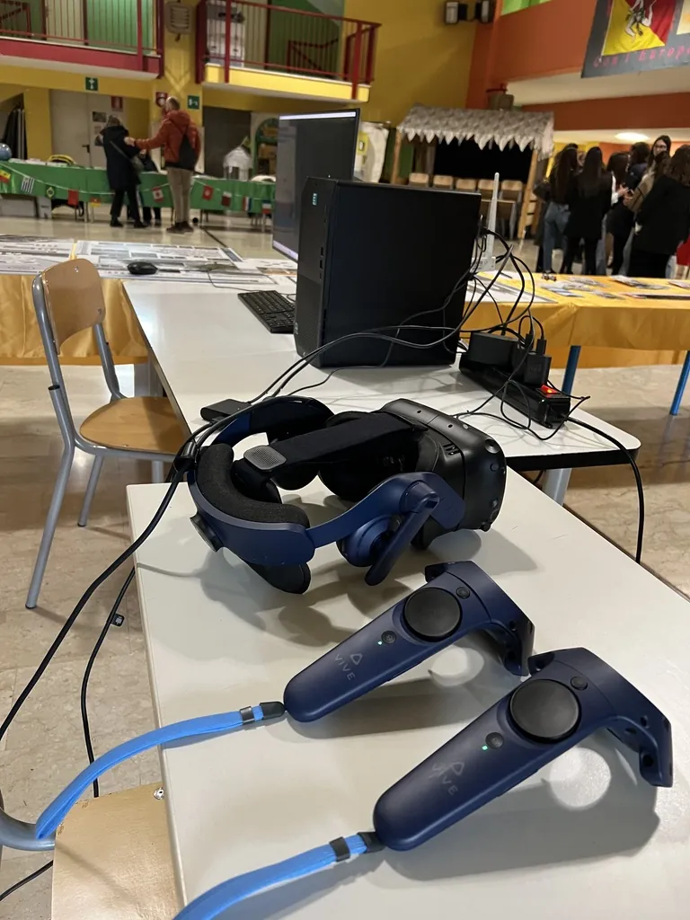 Visore per la realtà virtuale e controller nel laboratorio di Costruzioni