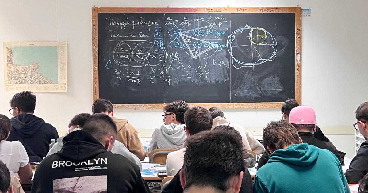 Discipline STEM in laboratorio di geomatica e Topografia